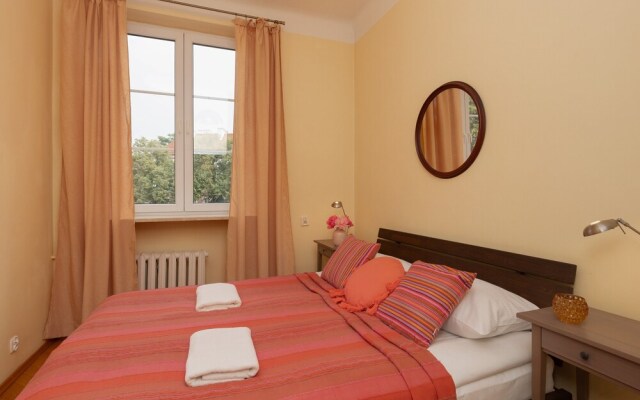 Apartment Rynek Nowego Miasta by Renters