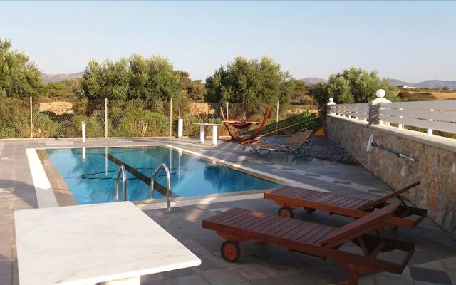 White Pearl Villa Gennadi