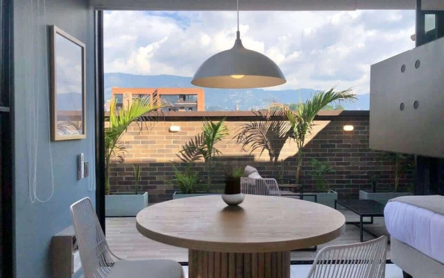 Cozy Studio w/ Balcony in Laureles Medellín