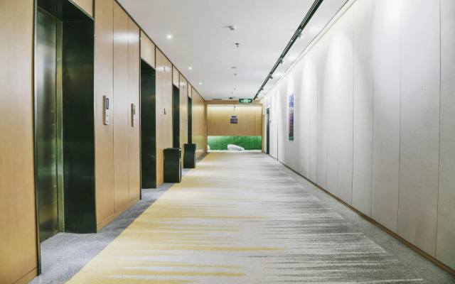 Super 8 Hotel Premier (Anyang High-speed Railway Yingbin Park)