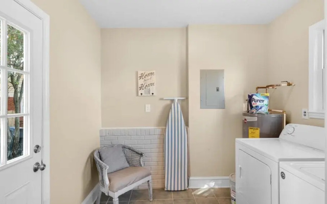 2 bedroom, Mockingbird Lane