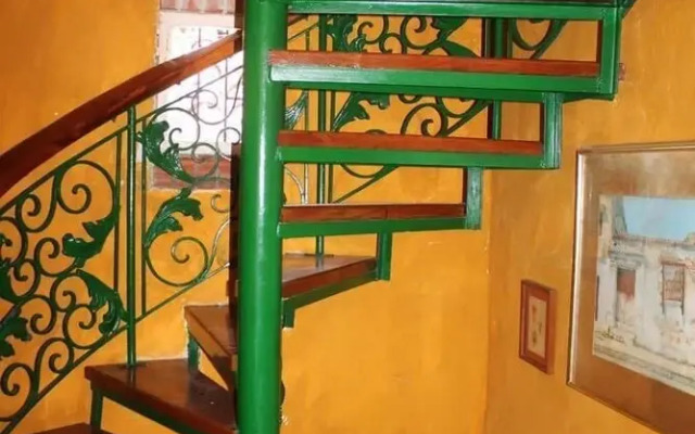 Colonial Guest House Walled City