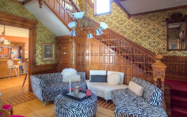 M&M Victorian Bed and Breakfast