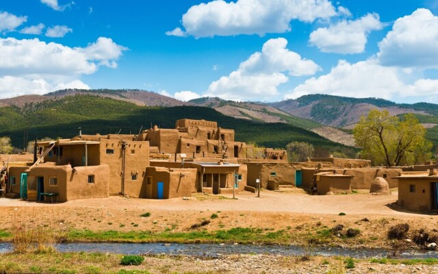 15tru2ag 3 Bedroom Condo