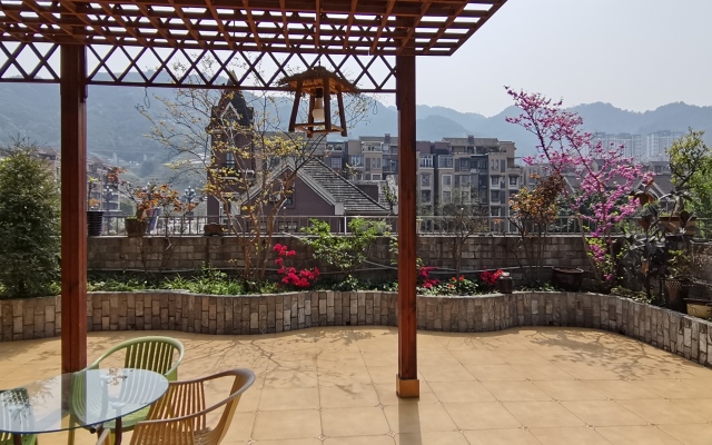 Xuyong Sunshine Garden Inn