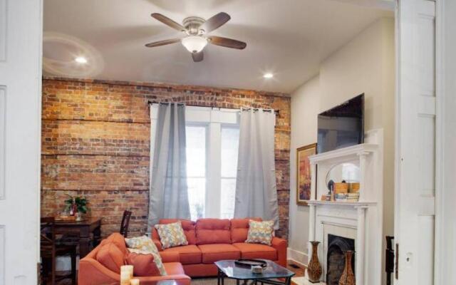 416A Waldburg st · Newly Renovated 1920's Historic District Apt