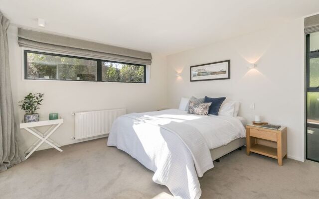 Clutha Place - Sleeps 8 - Lake Views - Balcony