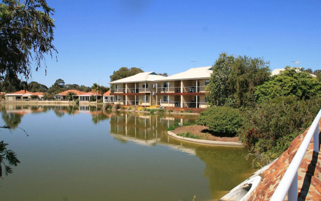 Lakeside Holiday Apartments