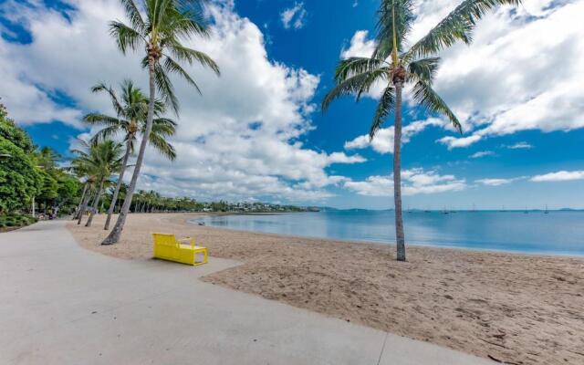 2BR Apartment with Stunning Ocean Views