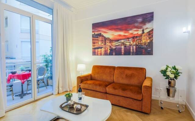 SQUARE MEYERBEER AP4178 By Riviera Holiday Homes