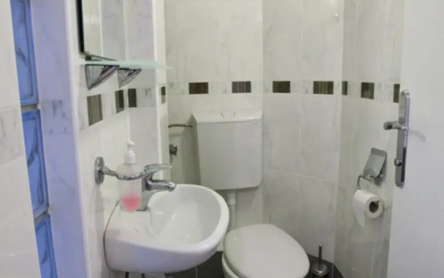 Viola - With Pool - A10