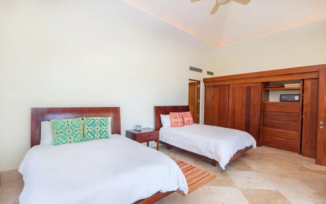 Sunny Vacation Villa 79