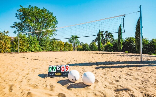 The Mermaid by AvantStay | Prvt Estate w/Swim-Up Bar, Volleyball Crt | Sleeps 14