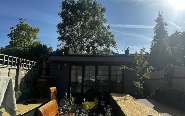 Inviting 1-bed Studio in London