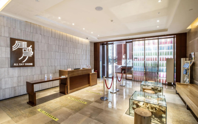 Swan Lakeview Hotel
