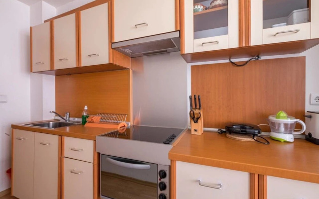 FM Economy 2-BDR Apartment - James Bond's