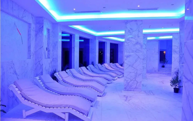 Golden 5 Sapphire Suites Hotel