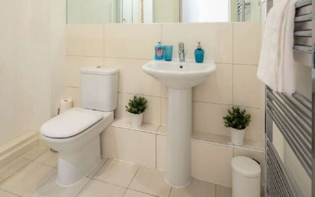 Open plan 2 Bedroom Apartment