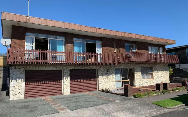 BLAST ON HINE with Swimming Pool