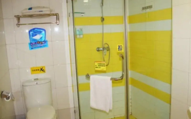 iu hotel (Chongqing Guanyin Bridge Pedestrian Street Metro Station)