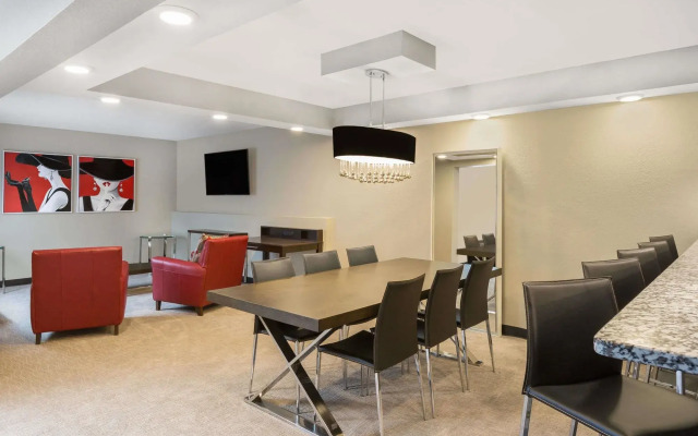 Clarion Inn Des Moines Airport