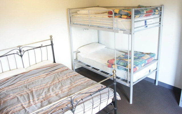 Swansea Backpackers