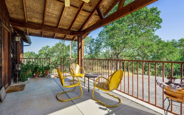 Healdsburg Home With Magnificent Vineyard View 2 Bedroom Home by Redawning