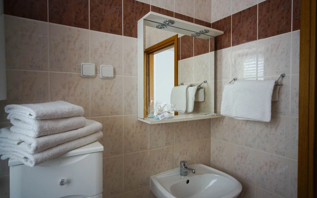 Apartments and Rooms Degra