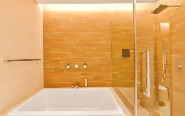 Stylish 2BR on Bluewaters Island