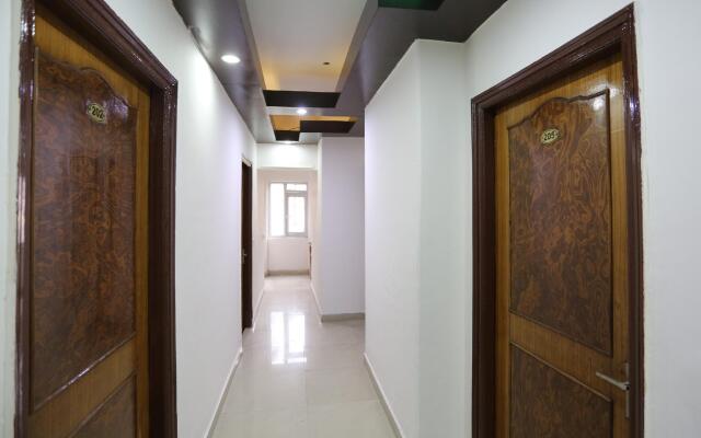 OYO 27838 R L Palace Hotel