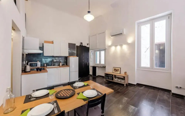Excellent 2-bed flat in Genoa's Old Town