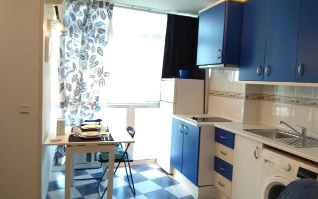 M3 904 Azul Mediterráneo bonito y confortable estudio