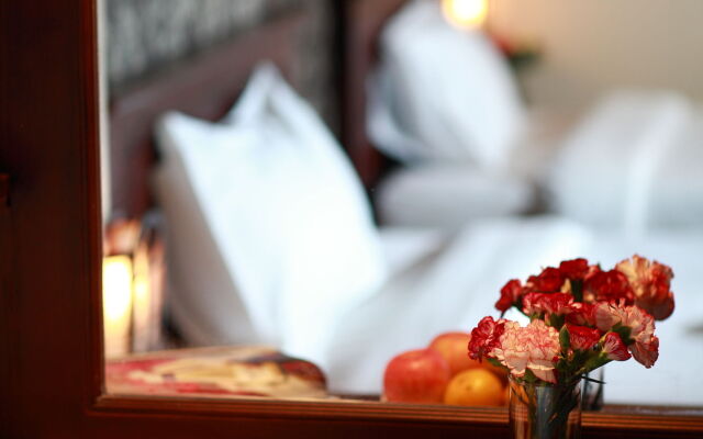 Seasons Riverside Hotel