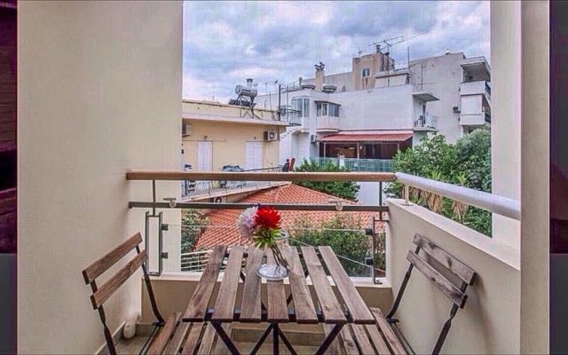 Modern & Lovely Athenian Riviera Apartment with FREE PARKING!