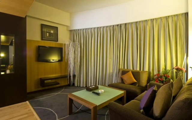 Peninsula Grand Hotel