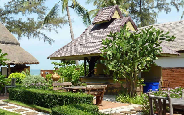 Lanta Castaway Beach Resort