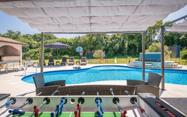 Beautiful Home in Valtura With Wifi and 5 Bedrooms