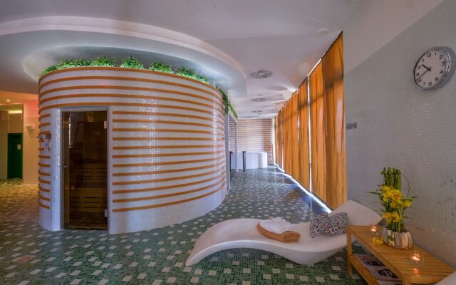 Business Hotel Astrum Laus