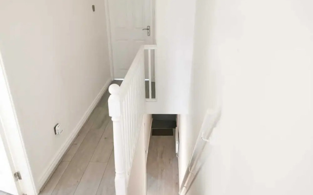 Charming 4-bed House in Manchester