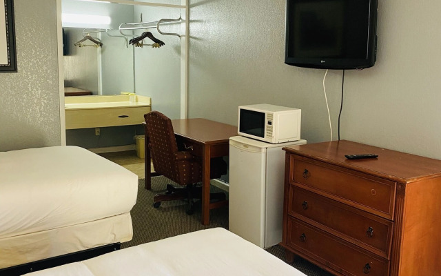 Travelers Place Inn & Suites
