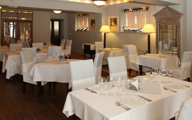 Arc de Triomphe by CityBookings