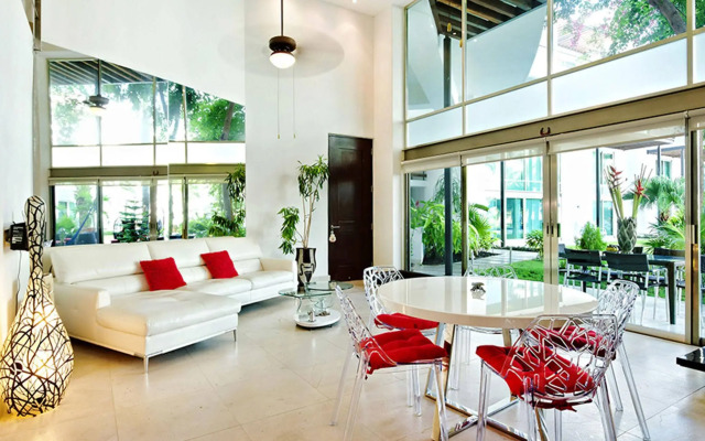 Luxurious & Central Condo In Playa Steps From The Beach