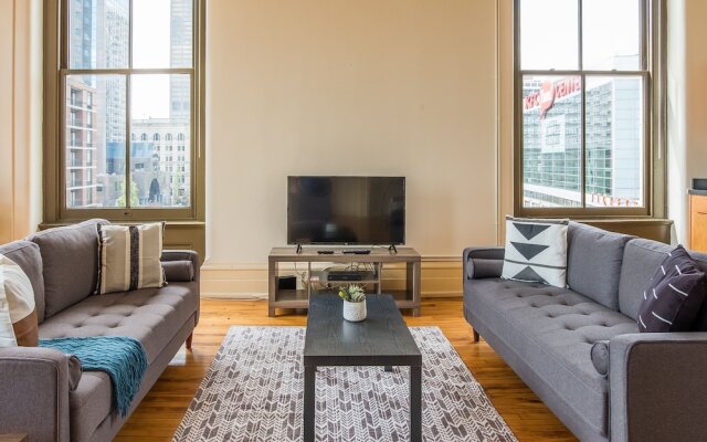 High-Rise Downtown Apts by Frontdesk