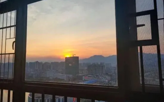 Qingyuan My Apartment (Zhongshan Park Century Hui Branch)