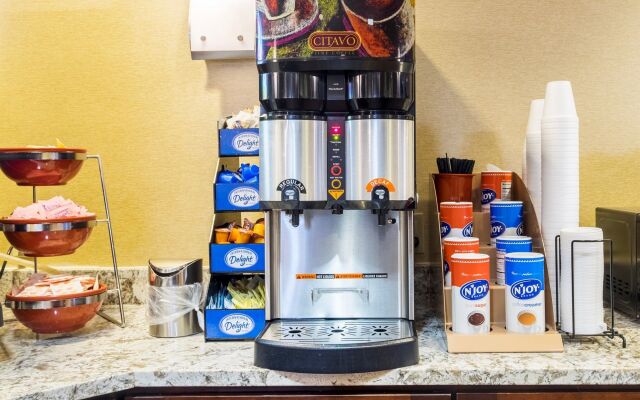 Red Roof Inn & Suites Dover Downtown