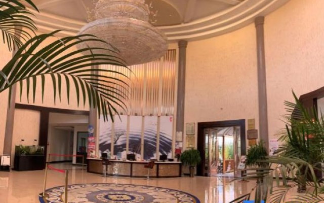 Bingchuan International Hotel – People – Altay