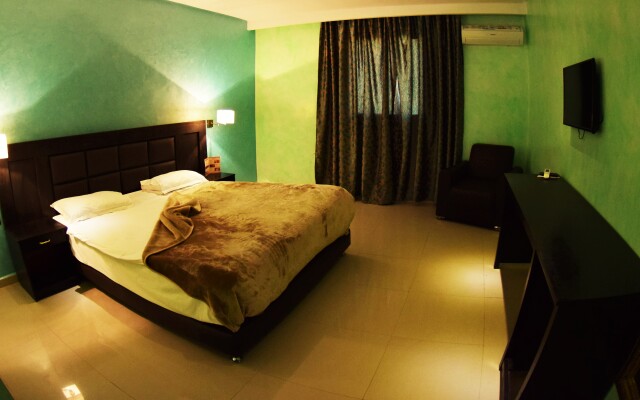 Palms Hotel Club