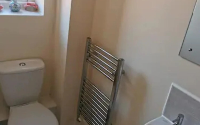 Entire 3 Bedroom House Manchester Free Parking