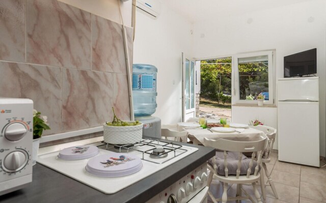 Nice Apartment in Banjol With 2 Bedrooms and Wifi
