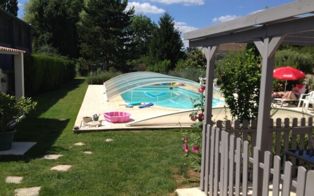 Studio in Saint-jean-d'angély, With Private Pool, Enclosed Garden and